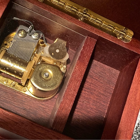 Extremely RARE Music Box “EDELWEISS”, The Sound of Music, Broadway, 1998. - Picture 6 of 12